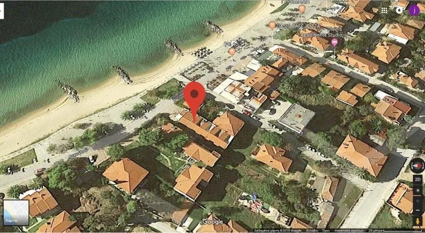 Cute Maisonette No2 on coastal sidewalk - Image 1