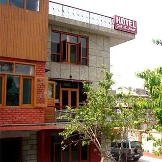 Hotel Gul-E-Anar - Image 1