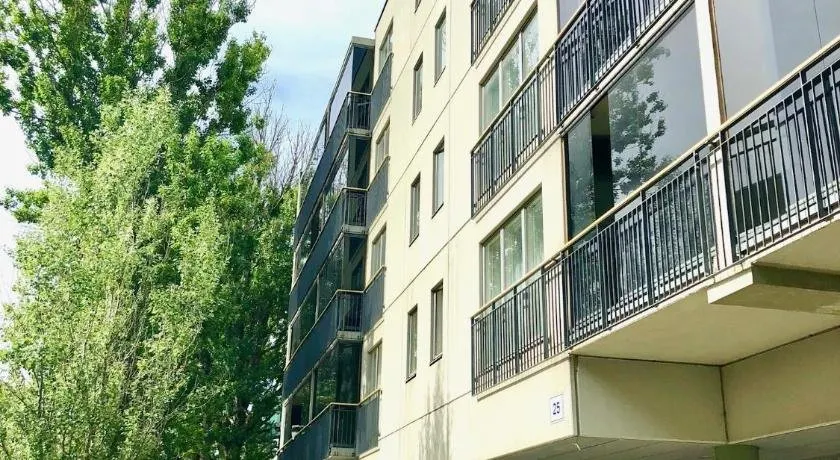 Modern City Center Apartment - Image 1
