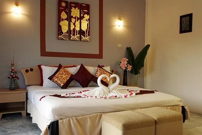Bangtao Varee Beach Resort - Image 1