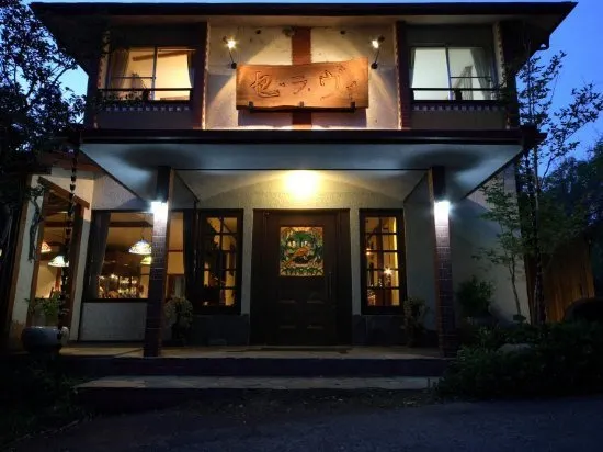 Petit Hotel C'est La Vie - Image 1