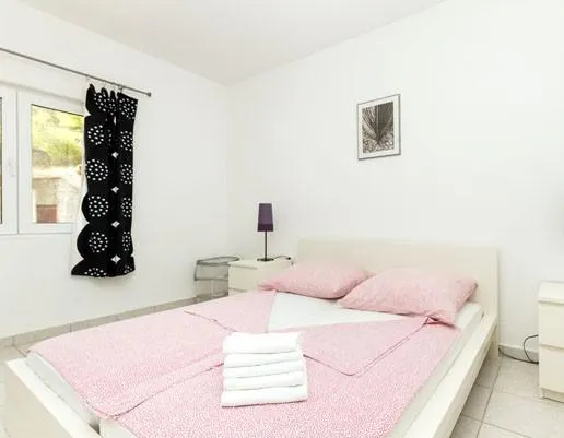 Hippocampus Apartments - Image 1