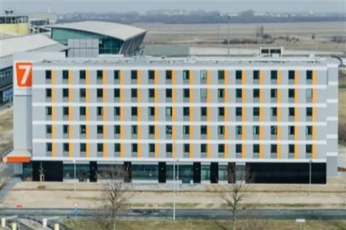 7 Days Premium Hotel Leipzig Airport - Image 1