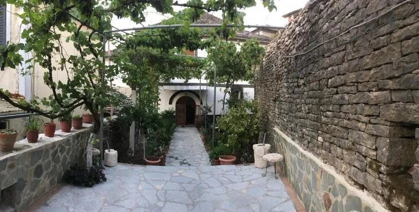 Hashorva Guesthouse - Image 1
