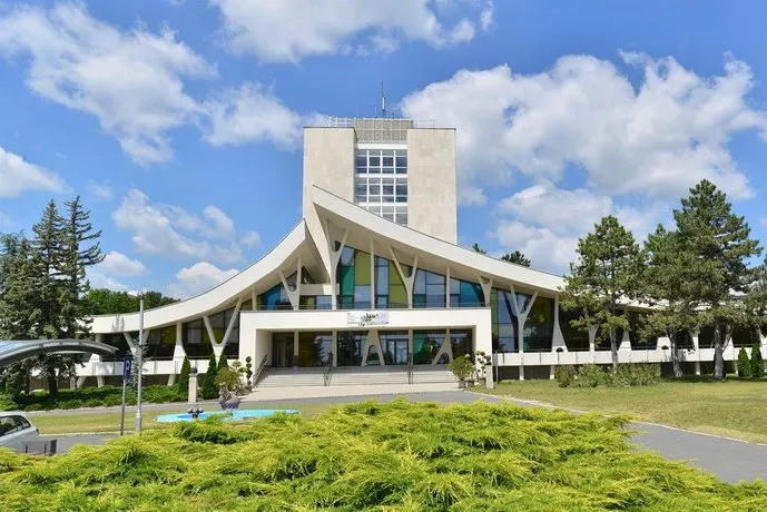 Hangulat Hotel - Image 1