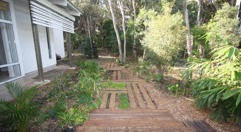 15 Belle Court - Modern, architect designed, open plan holiday home with outdoor shower - Image 1
