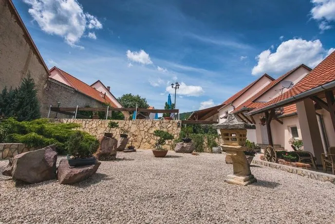 Happy Holiday Home - Image 1