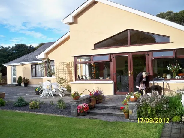 Castleview Farm Bed & Breakfast - Image 1