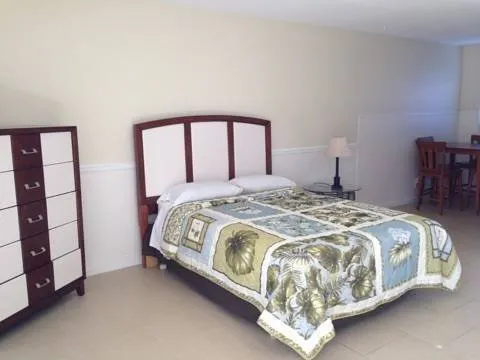 Deerfield Beach Motel - Image 1