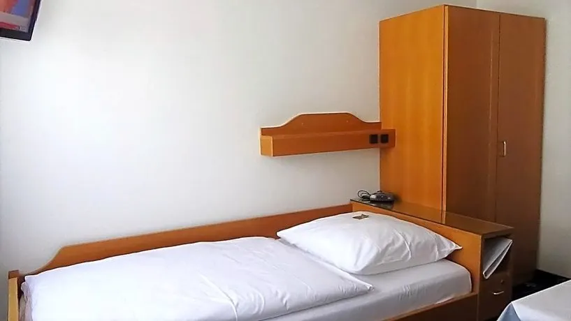 Hotel Zur Traube - Image 1