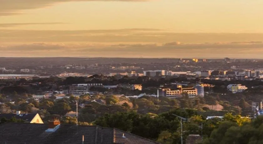 2 Bdrm Art Deco Apt, Stroll To Bondi Junction - Image 1