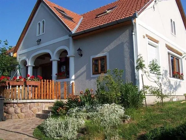 Mandula Vendégház - Image 1