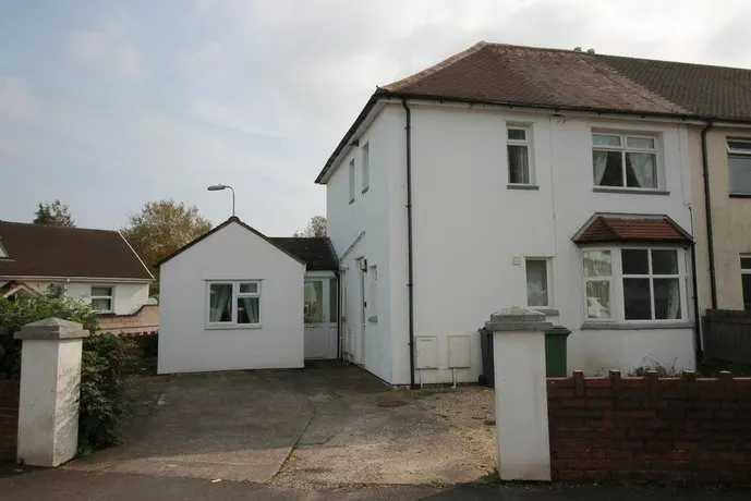 Cardiff Holiday Homes Park Avenue Apartments - Image 1