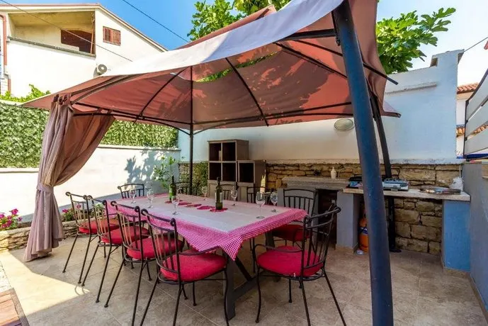 House Cukon - Image 1