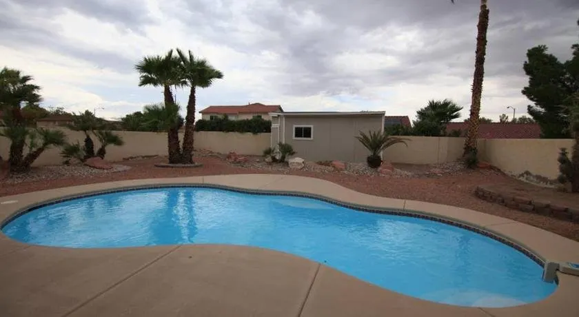 Relaxing 4 Bedroom House With A Pool - Image 1