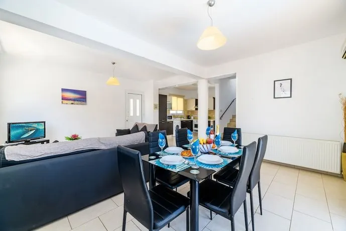 Sirena Bay Villa - Image 1