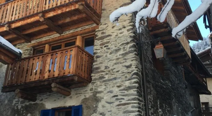Chalet Marron - Image 1
