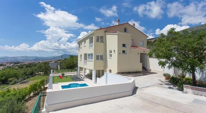 Family villa Simbioza - Image 1