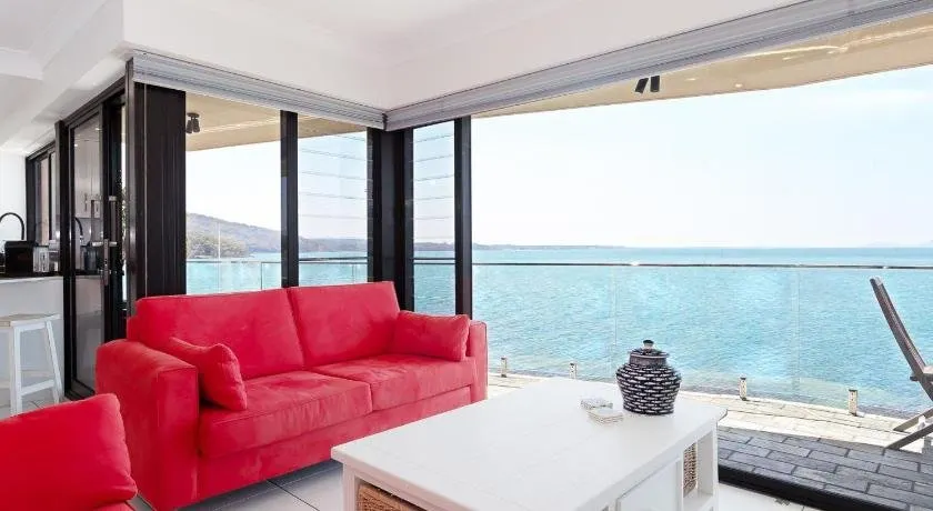 2 'Lanimer' 14 Mitchell Street - Beautiful Waterfront Property With Spectacular Views - Image 1