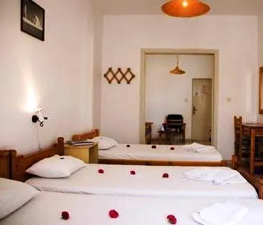 Sakis Rooms & Apartments - Image 1