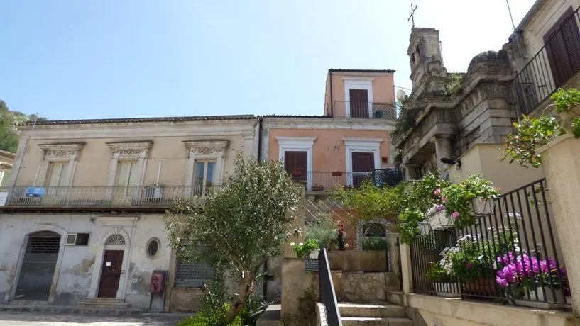 La Casa Rosa - Image 1