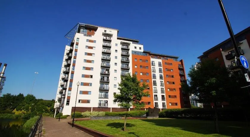 Cardiff Bay View Apartment - Image 1