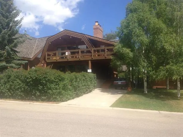 Astoria Chalet - Jasper Alberta - Image 1