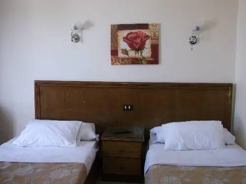 Hotel Queen Transit Alexandria - Image 1