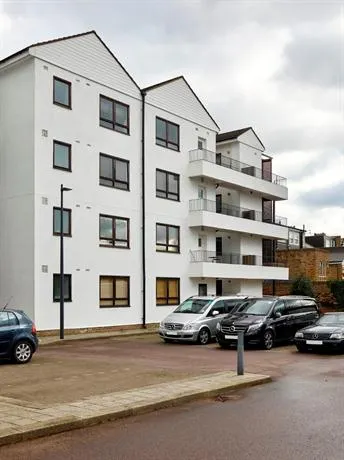 Apple Apartments Kew Bridge - Image 1