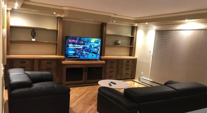 Luxury One Bed/Bath condo w/ parking on Whyte Ave - Image 1
