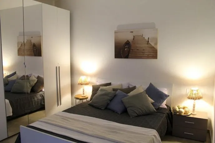Caneis Apartments - Image 1