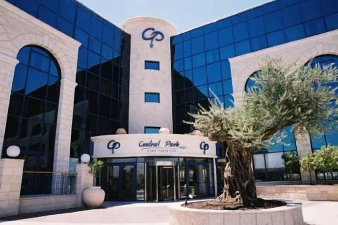 Central Park Hotel - Image 1