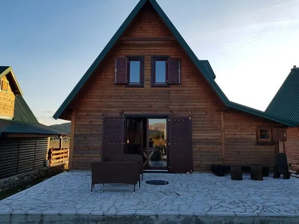 Zabljak Panoramic View Lodge - Image 1