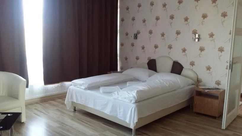 Holdfeny Hotel - Image 1