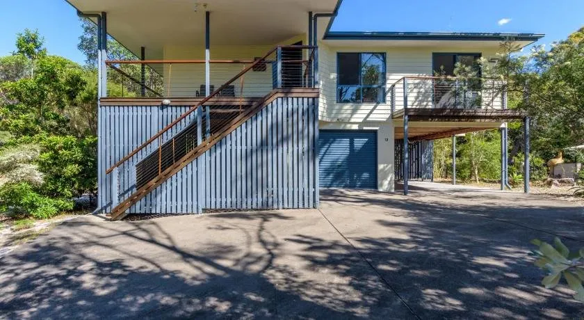 12 Ibis Court - Highset Beach House With Natural Bushland Gardens And Covered Decks - Image 1