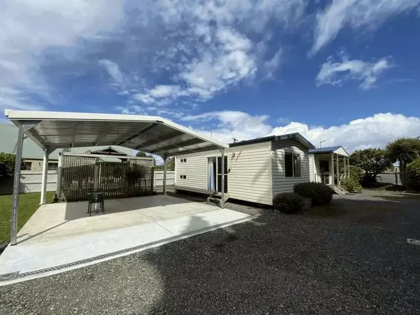 Sheffield Cabins & Apartments - Image 1