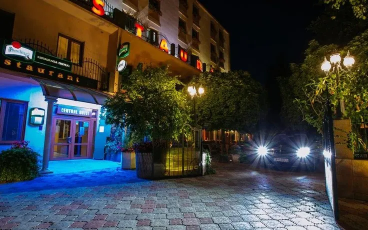 Hotel Central - Image 1