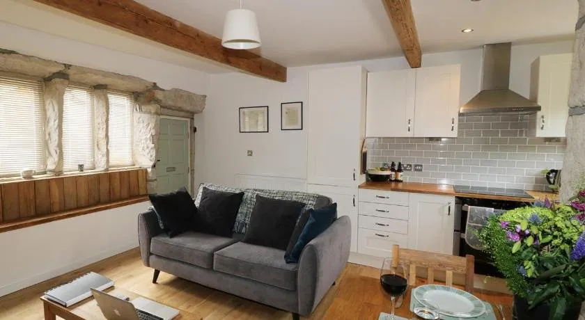 Hawksclough Cottage - Image 1