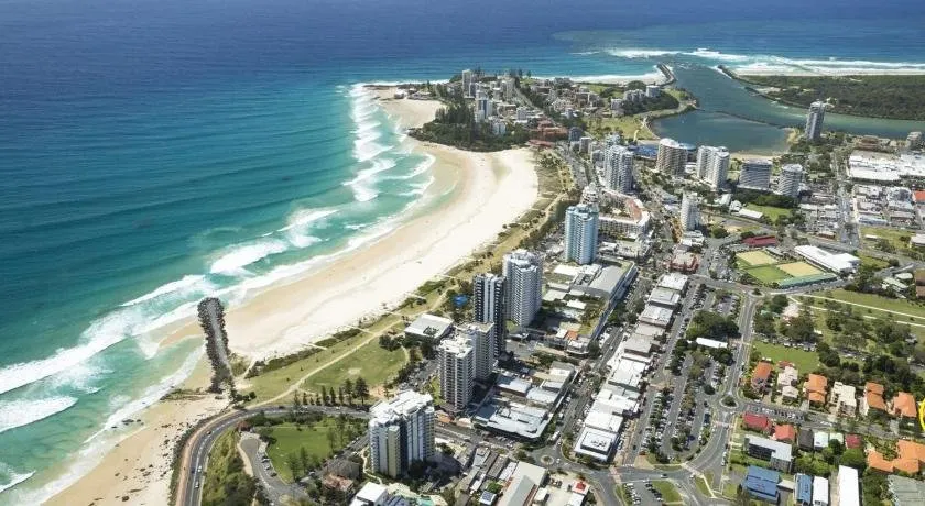 Parco Vista Unit 9 - Central Coolangatta easy walk to beaches and shops - Image 1