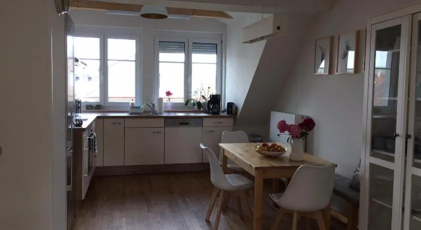 Dachgeschosswohnung - Image 1