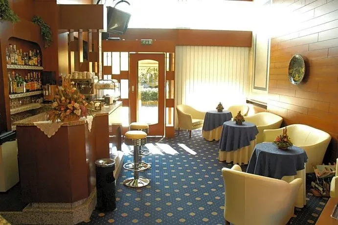 Hotel Lincoln - Image 1