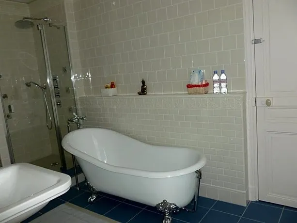 La Chambre Au Chateau - Image 1