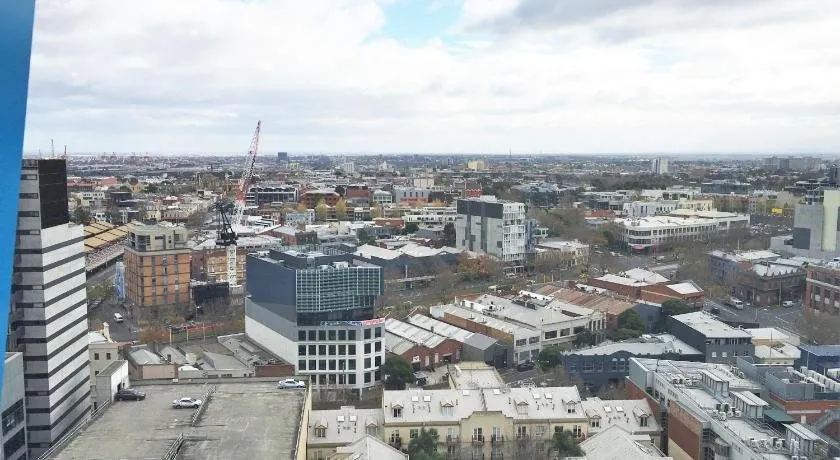 Luxury Living In The Heart Of Melbourne City - Image 1