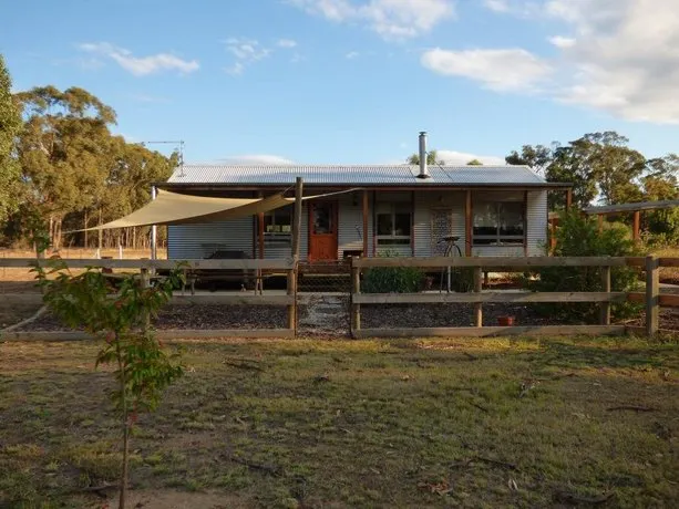 Dalkeith Cabin - Image 1