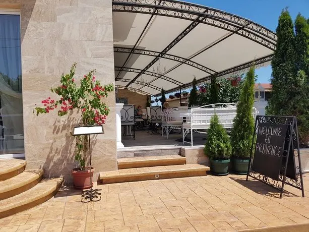 Family Hotel Provence - Image 1