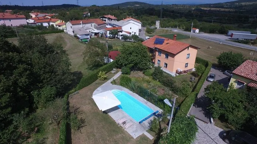 Guesthouse Pri Mihelovih - Image 1