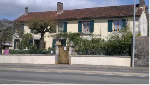 La Maison Jaune - Image 1