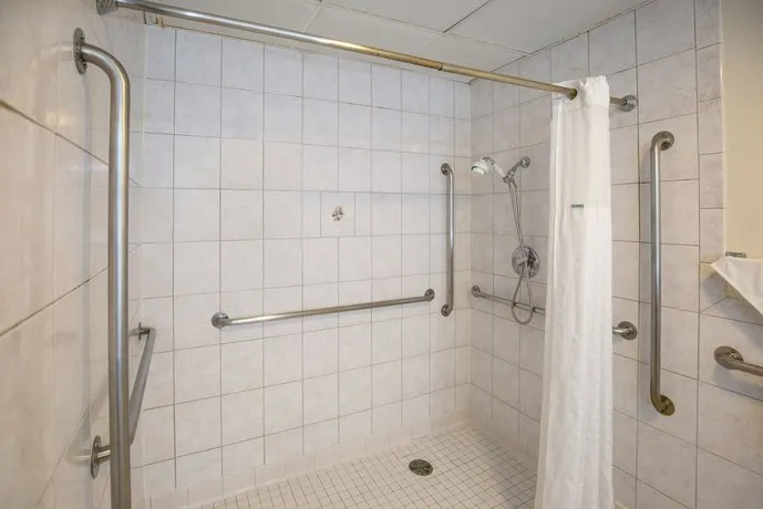 Ramada by Wyndham Bolingbrook - Image 1