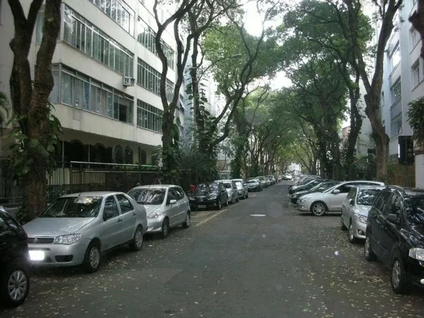 Copacabana Posto 4 - Duas Quadras da Praia - Image 1