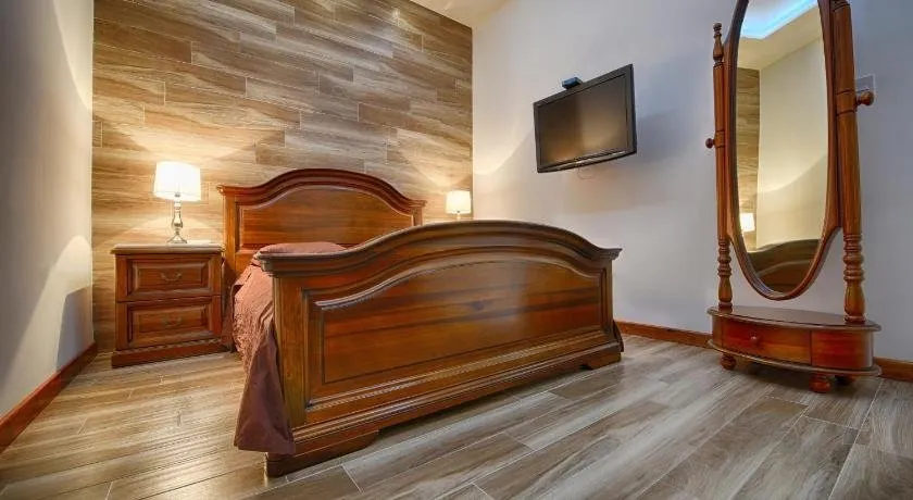 Anthony's Maisonette - Image 1